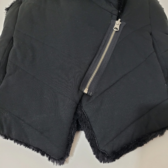 Armani Exchange reversible faux fur vest - Picture 7 of 13